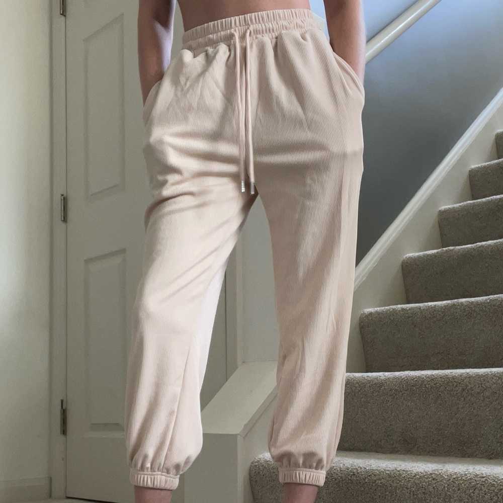 Ribbed Cropped Women’s Jogger in Beige/Cream
